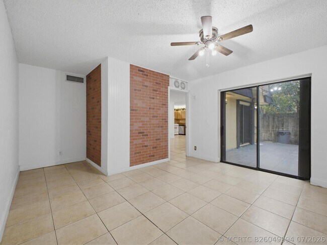 Building Photo - 105 Woodland Rd