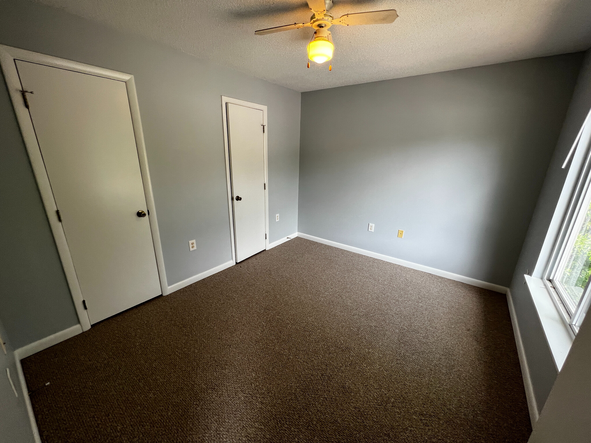 Building Photo - Room in Condo on Collegiate Cir