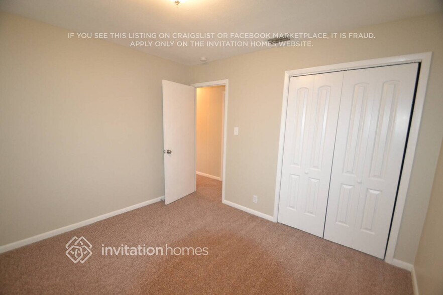 Building Photo - 1705 Village Ct