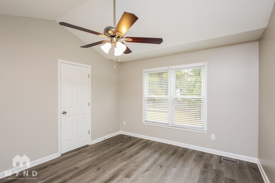 Building Photo - 374 Shoal Ct