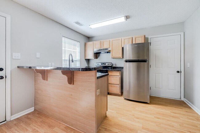 Building Photo - 3 Bedroom Springfield Home with Garage and Large Backyard