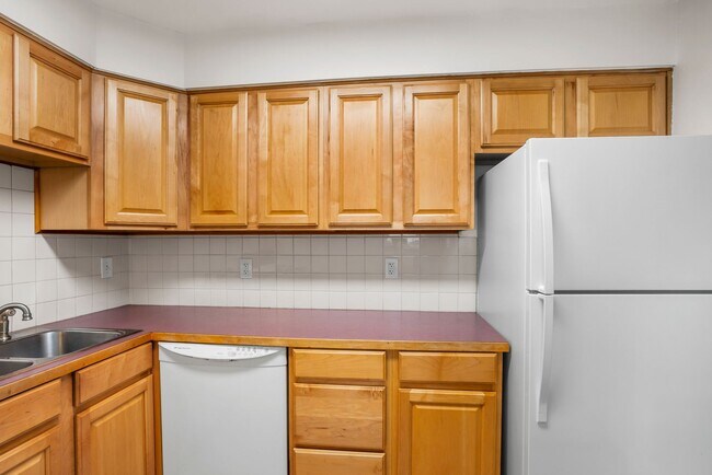 Building Photo - University Gardens Condominium Unit A7