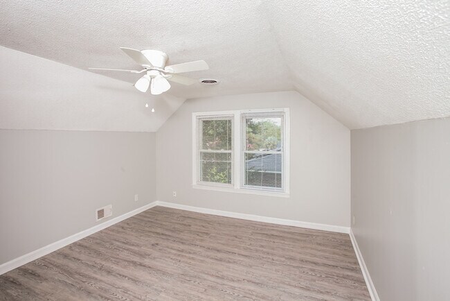 Building Photo - 1745 Bywood Dr