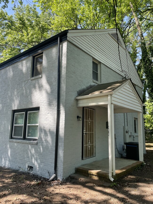 Primary Photo - 207 Colleton Rd