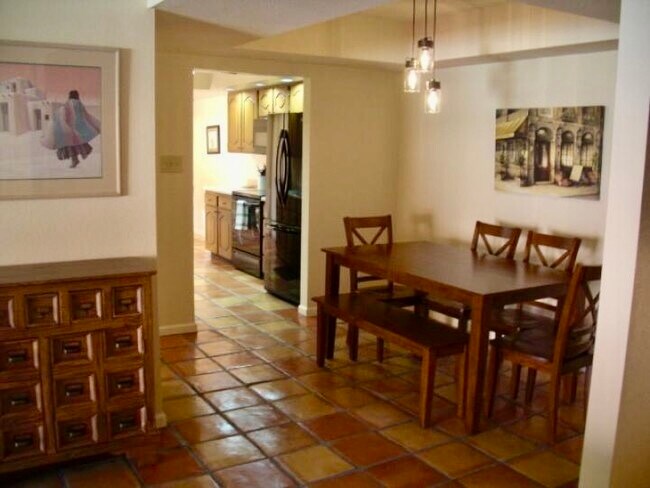 Building Photo - 4303 E Cactus Rd