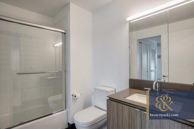 Building Photo - 45 Bartlett St