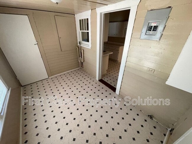 Building Photo - 121 NW 29th St