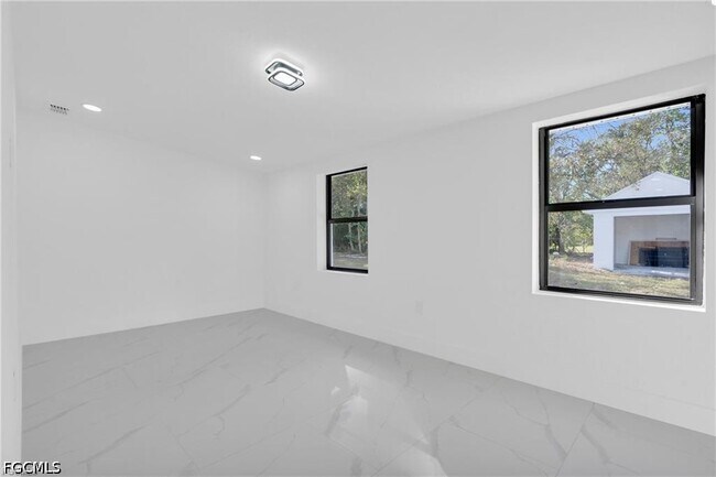 Building Photo - 356 New York Dr