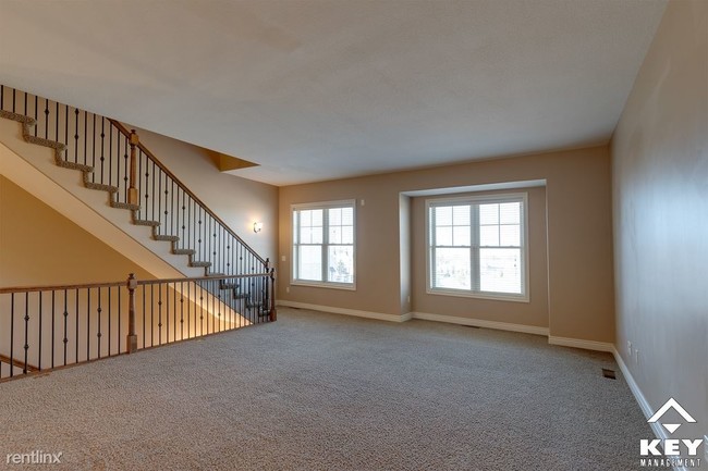 Building Photo - 2 br, 3.5 bath Townhome - 136 N Rutan St