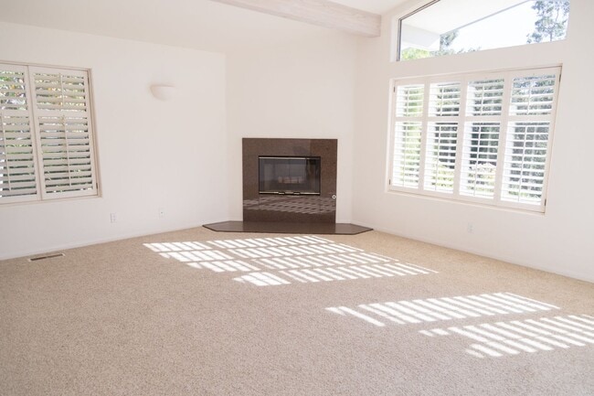 Building Photo - Well-Appointed Home in Desirable Mountain View School District