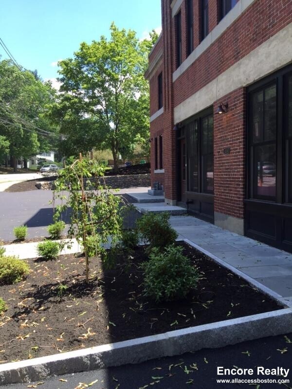 Building Photo - 2044 Beacon St