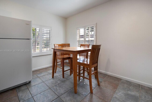 Building Photo - 1405 Miami Rd