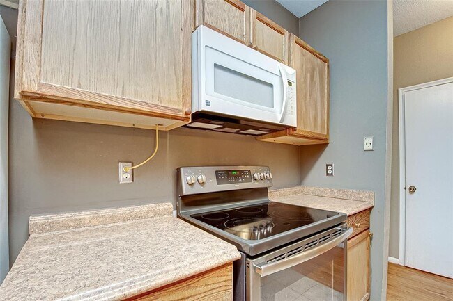 Building Photo - 6000 Reims Rd