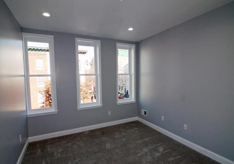 Building Photo - 703 Portland St