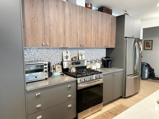 Building Photo - 4420 S Prairie Ave