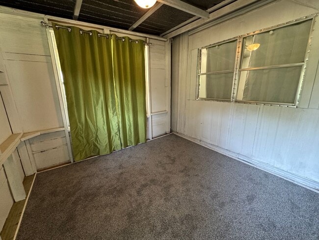 Building Photo - 2BR/1BA Mobile Home on ½ Acre – Pet-Friendly – Lake City, FL