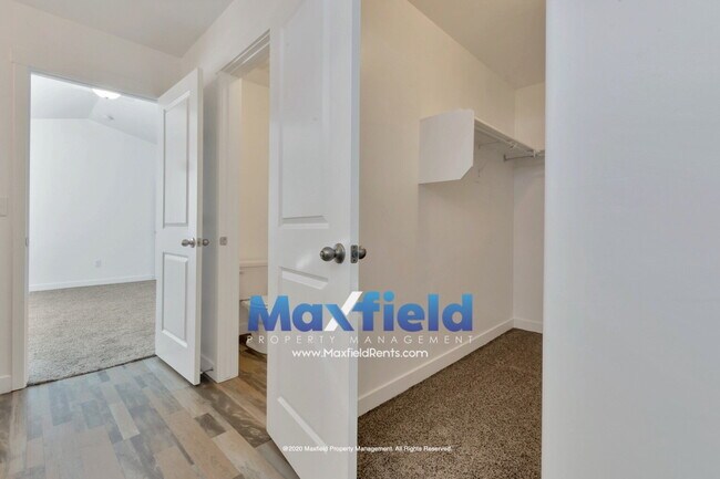 Building Photo - Beautiful Townhouse in Draper - 3 BD 2.5 BA 2 GA - 2250 Square Feet