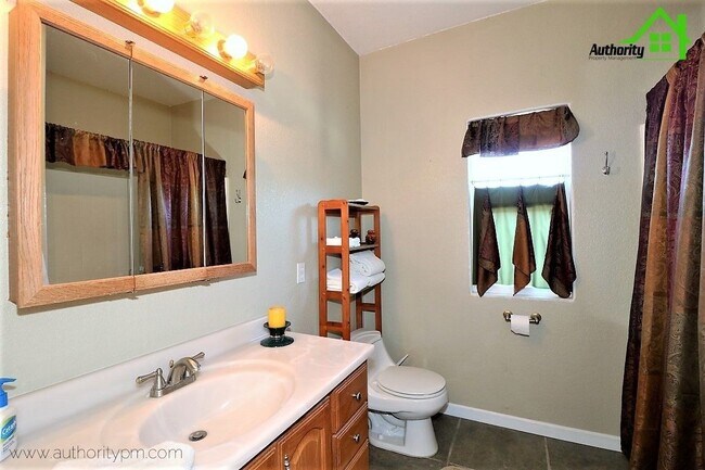 Building Photo - 14270 Quail Springs Rd