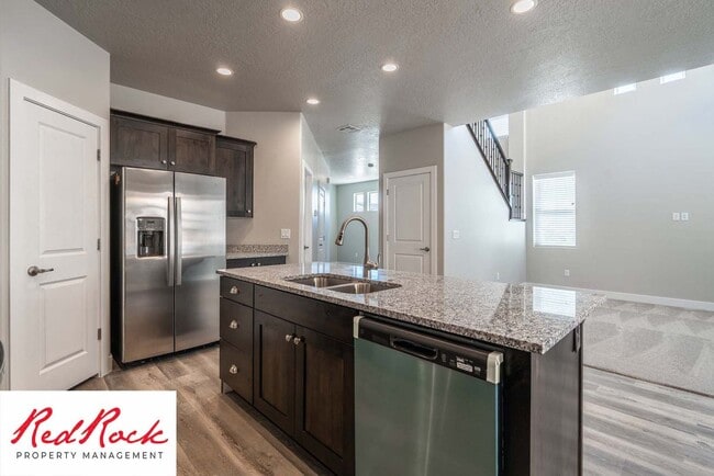 Building Photo - 3 Bedroom Hurricane Townhome With Scenic Views