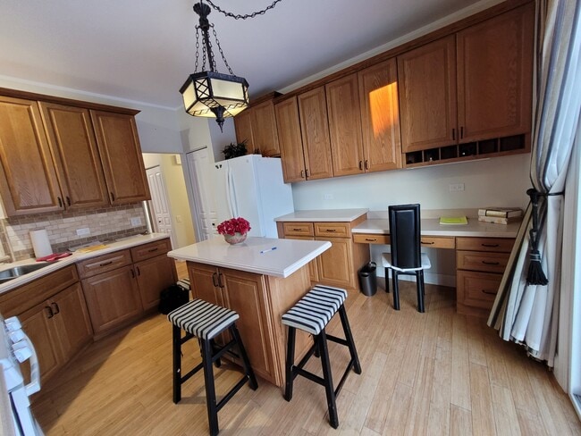 Building Photo - 2075 College Green Dr