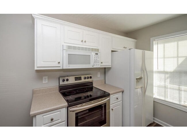 Building Photo - 663 Mickelson Way