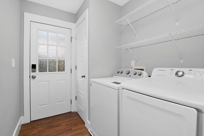 Building Photo - Charming 3BD/2BA Bungalow in Druid Hills!