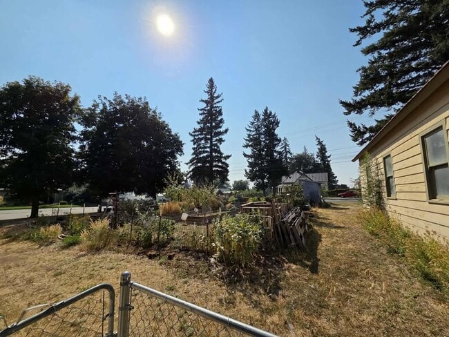 Building Photo - Large 4 Bedroom 2 Bath in Quaint Waterville