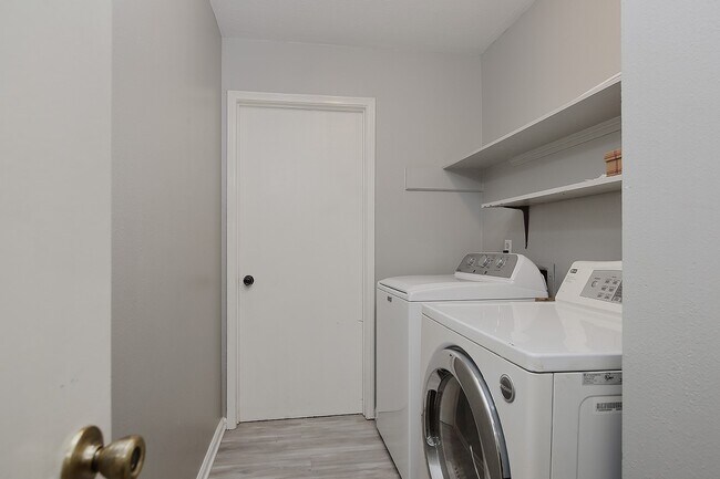 Building Photo - 99 N Deerfoot Cir