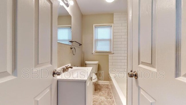 Building Photo - 179 Novak St