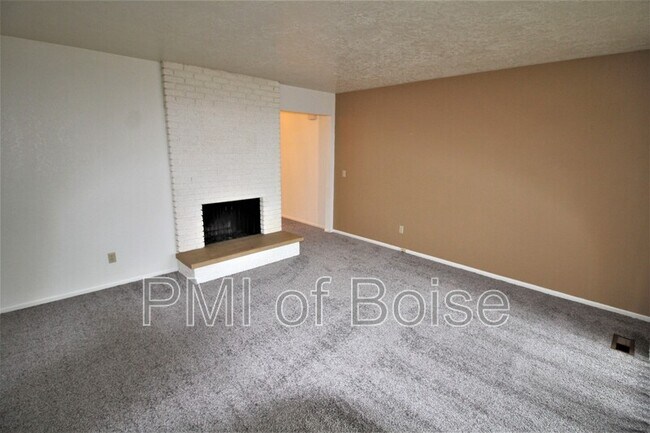 Building Photo - 7201 W Amity Rd