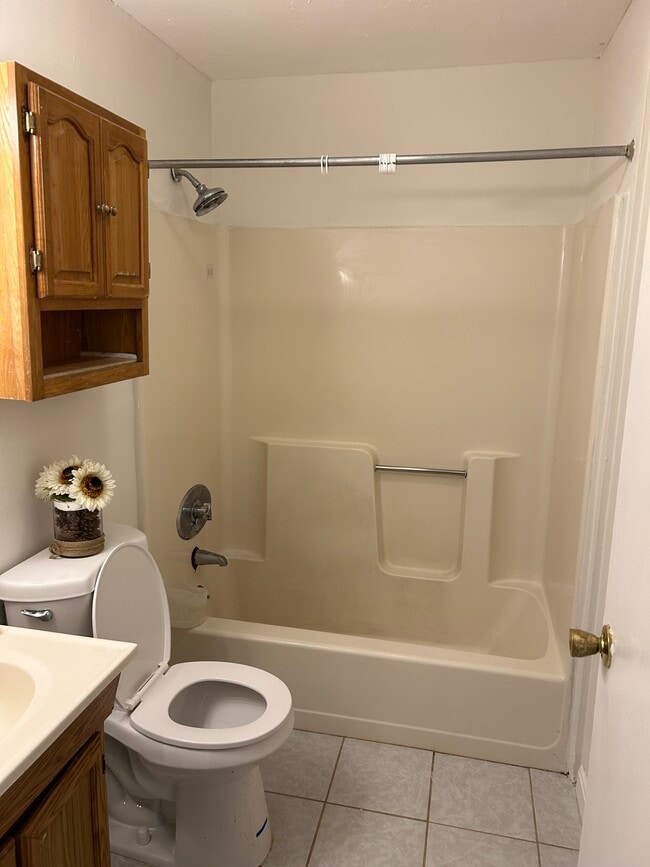 Building Photo - 1495 Bodwell Rd