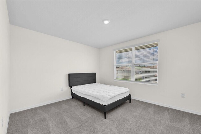 Building Photo - Available now in Wimauma | Spacious 5BR Home with 2,600+ Sqft