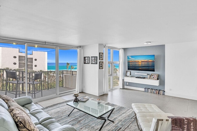 Building Photo - 525 N Ocean Blvd