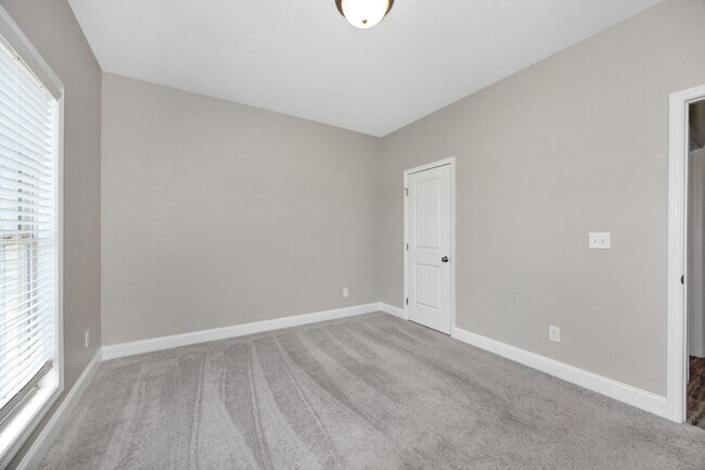 Building Photo - 153 Cherry Laurel Dr