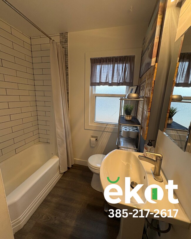 Building Photo - Birtok-500 South-1269