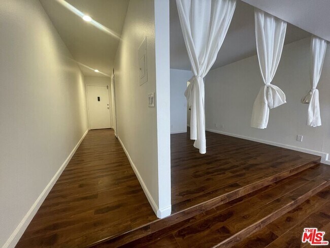 Building Photo - 1338 N Sierra Bonita Ave