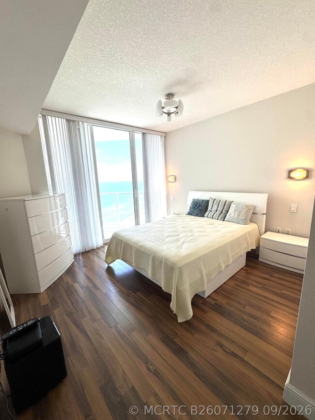 Building Photo - 16699 Collins Ave