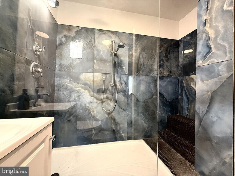 Building Photo - 5020 W Brigantine Ct