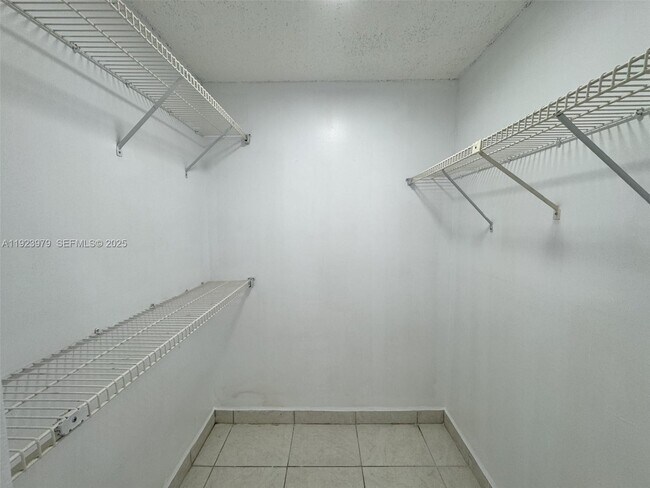 Building Photo - 10651 SW 108th Ave