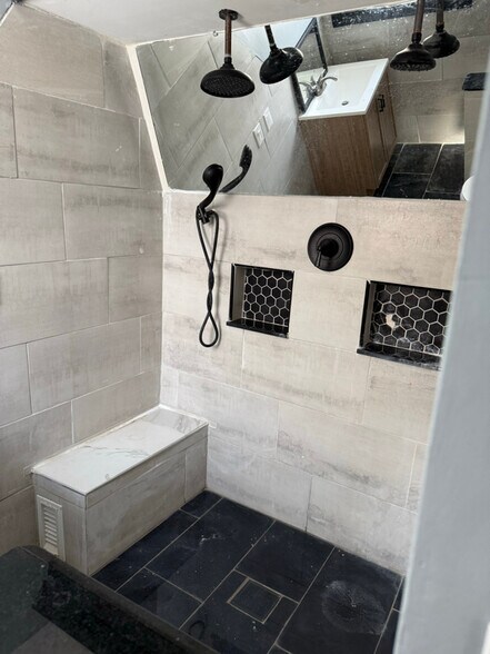 Building Photo - 1132 Duncan Ave