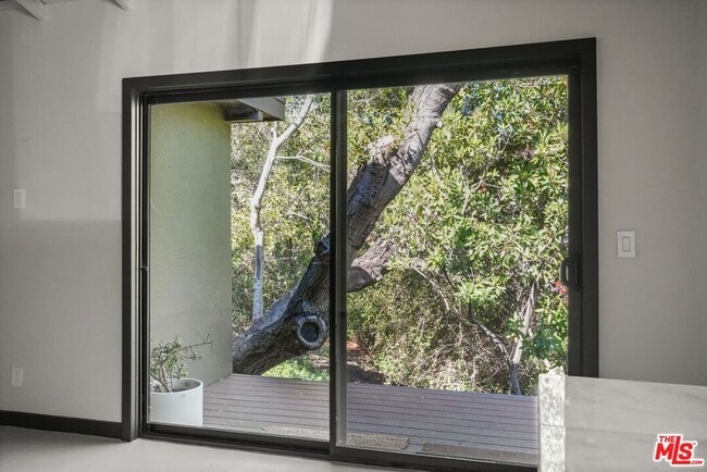 Building Photo - 21273 Entrada Rd