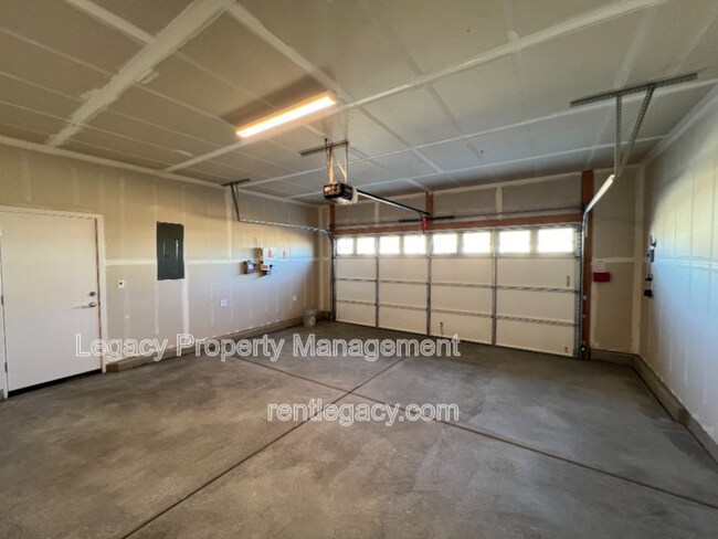 Building Photo - 8332 Taylormade Wy