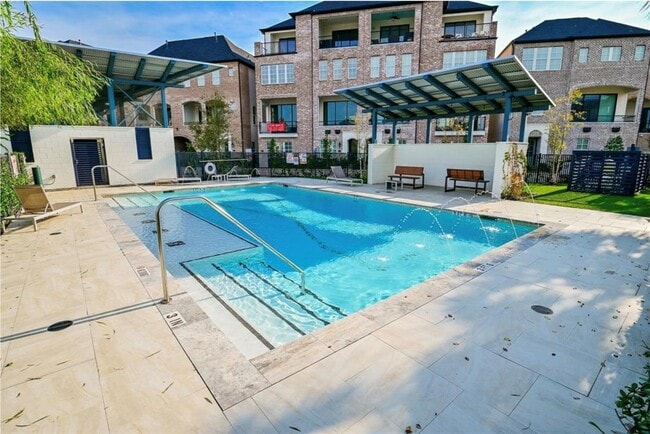 Building Photo - 2715 Maxroy St