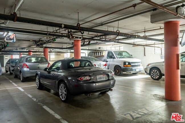 Building Photo - 1730 Camino Palmero St