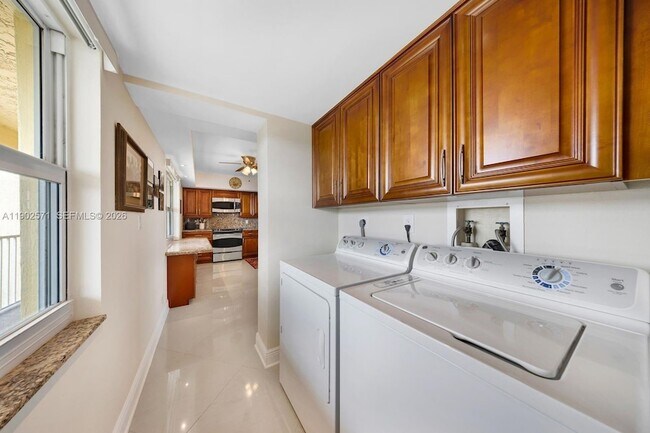 Building Photo - 3095 N Course Dr