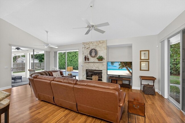 Building Photo - 13656 Carlton St