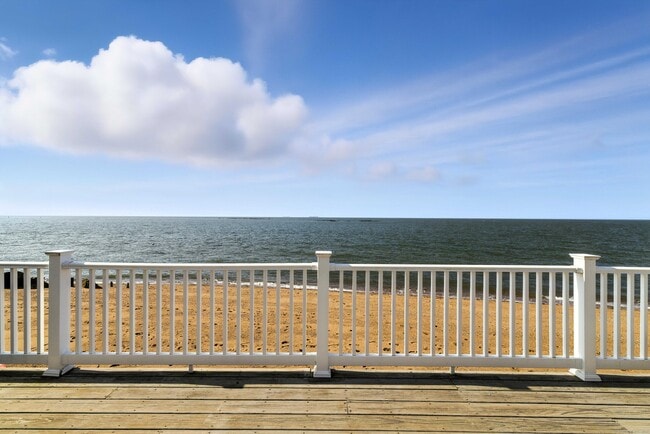Building Photo - 62 Cosey Beach Ave