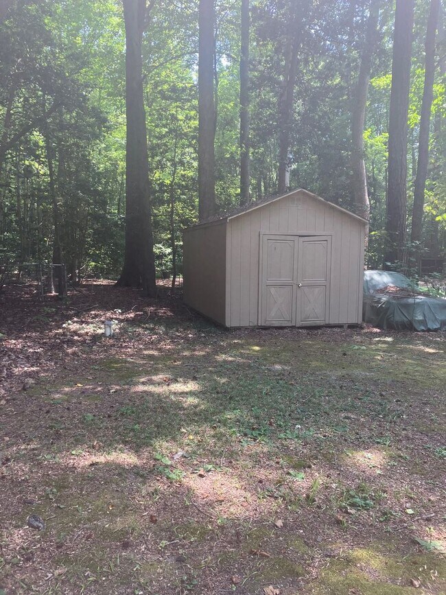 Building Photo - 4852 Rosewell Dr