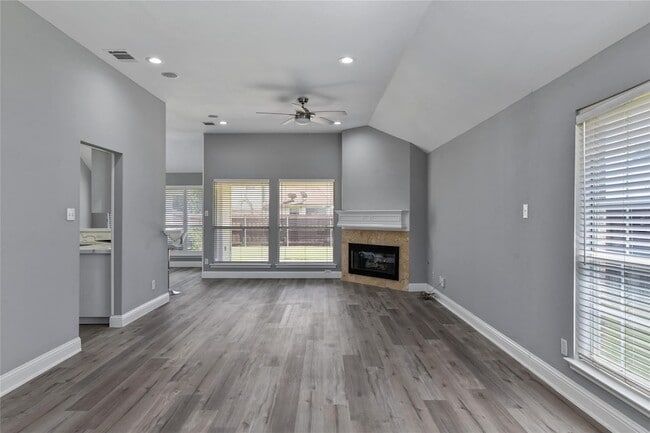 Building Photo - 630 Lakewood Dr