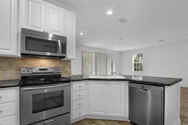 Building Photo - 199 Barbados Dr